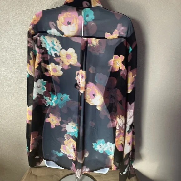 Sheer floral blouse size XL - Picture 3 of 4